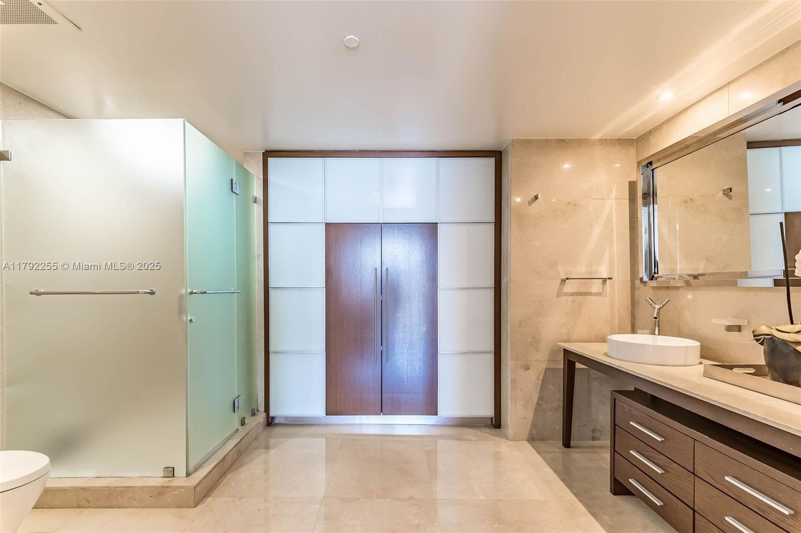 495 Brickell Ave 2801 photo 11