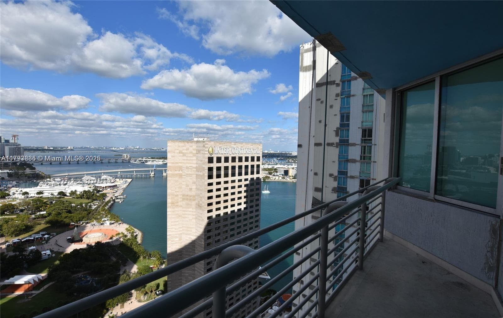 325 S Biscayne Blvd 3822 photo 1