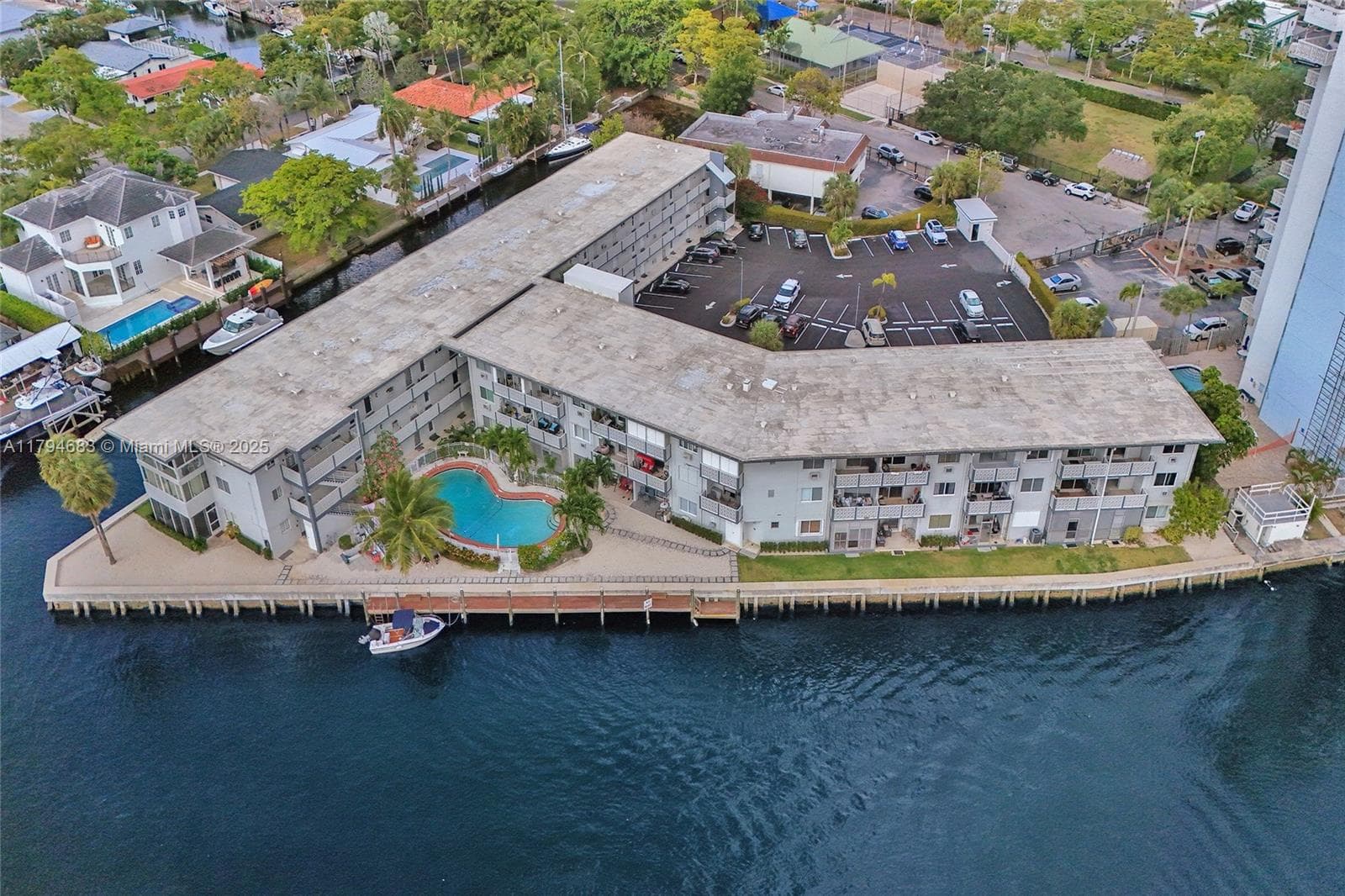 13105 Ixora Ct 319 photo 3
