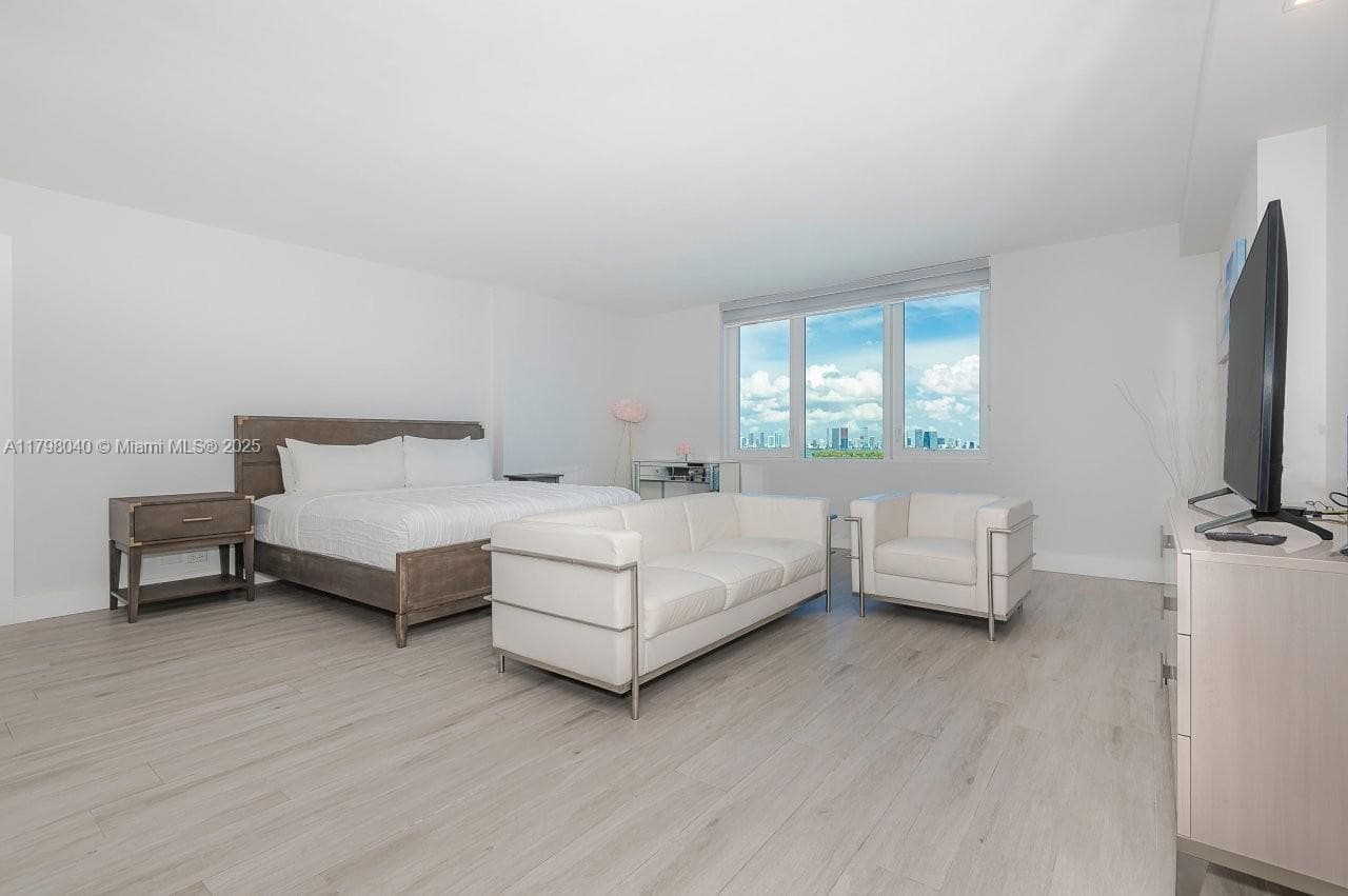 2301 Collins Ave 1531 photo 4