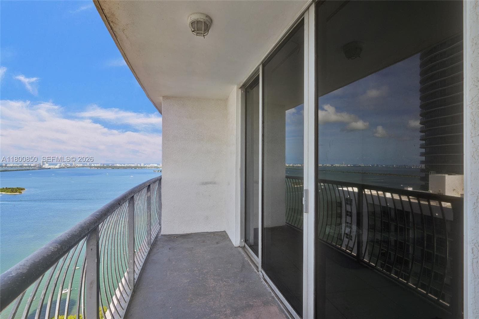1750 N Bayshore Dr 4007 photo 2