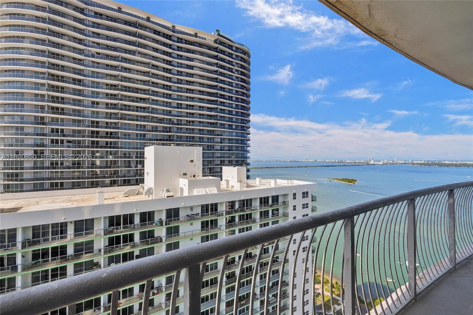 1750 N Bayshore Dr 4007 photo 3