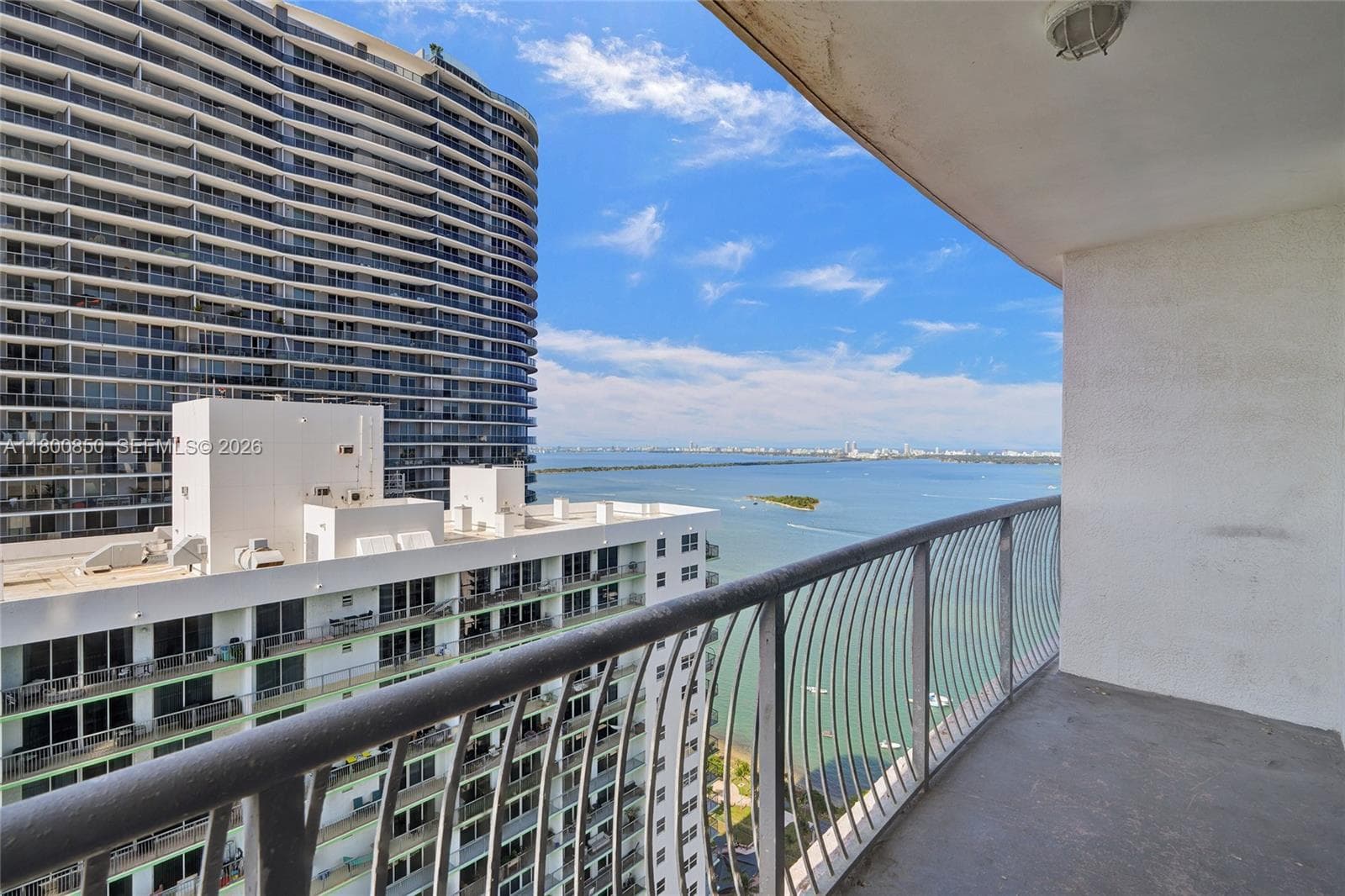 1750 N Bayshore Dr 4007 photo 1