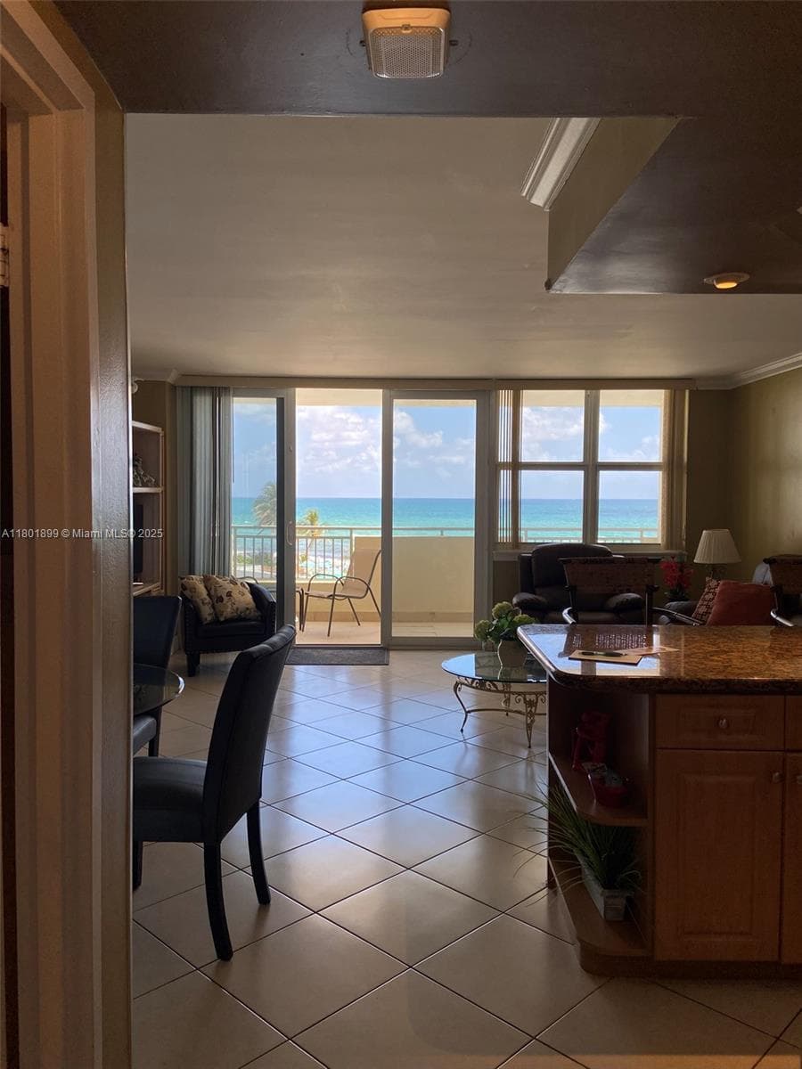 3180 S Ocean Dr 403 photo 2