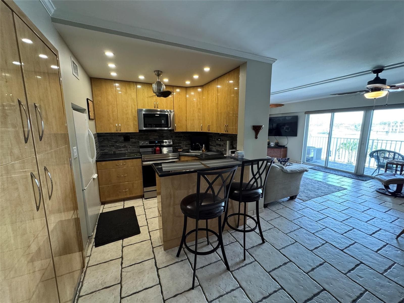 95 N Birch Road 301 photo 3