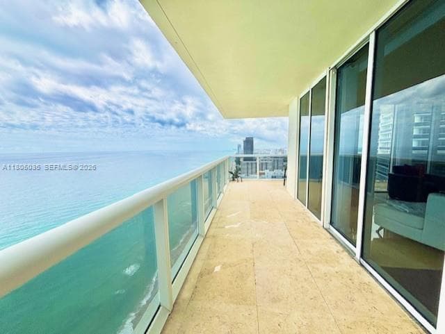 1830 S Ocean Dr 3702 photo 1