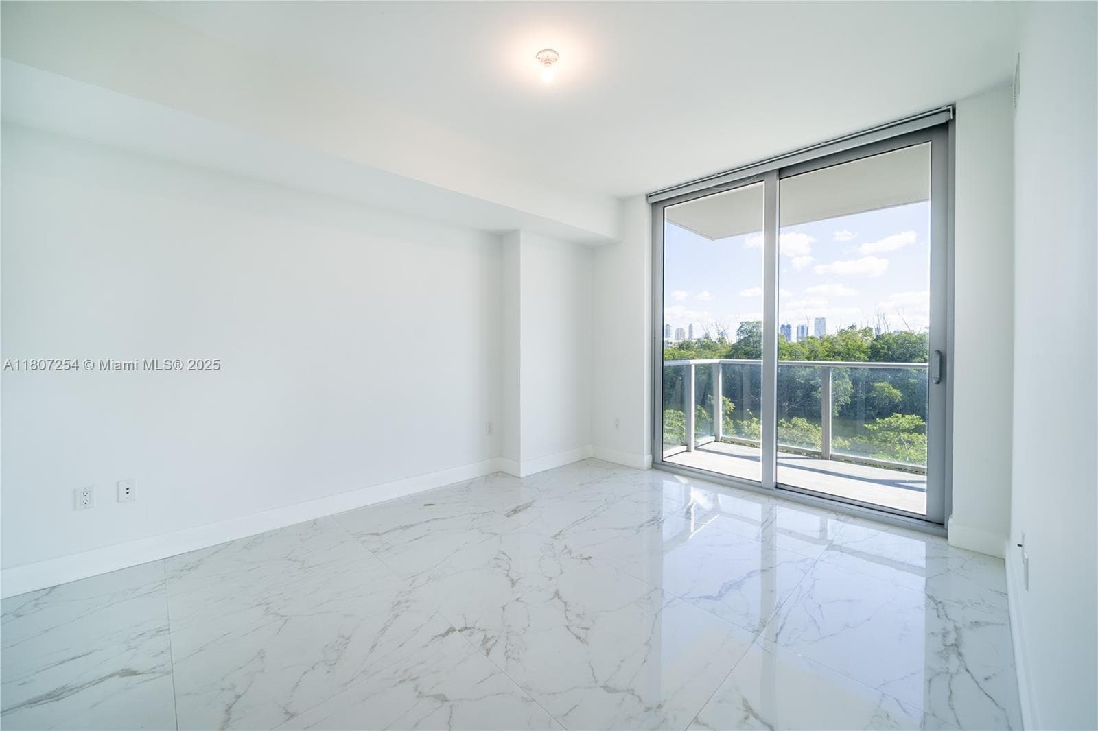 16385 Biscayne Blvd 417 photo 22