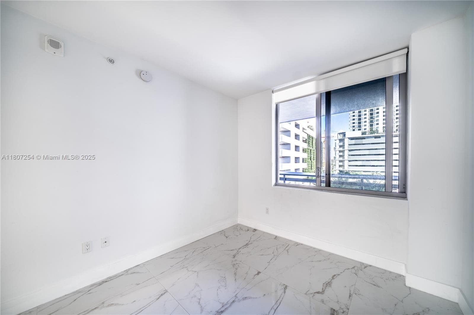 16385 Biscayne Blvd 417 photo 7