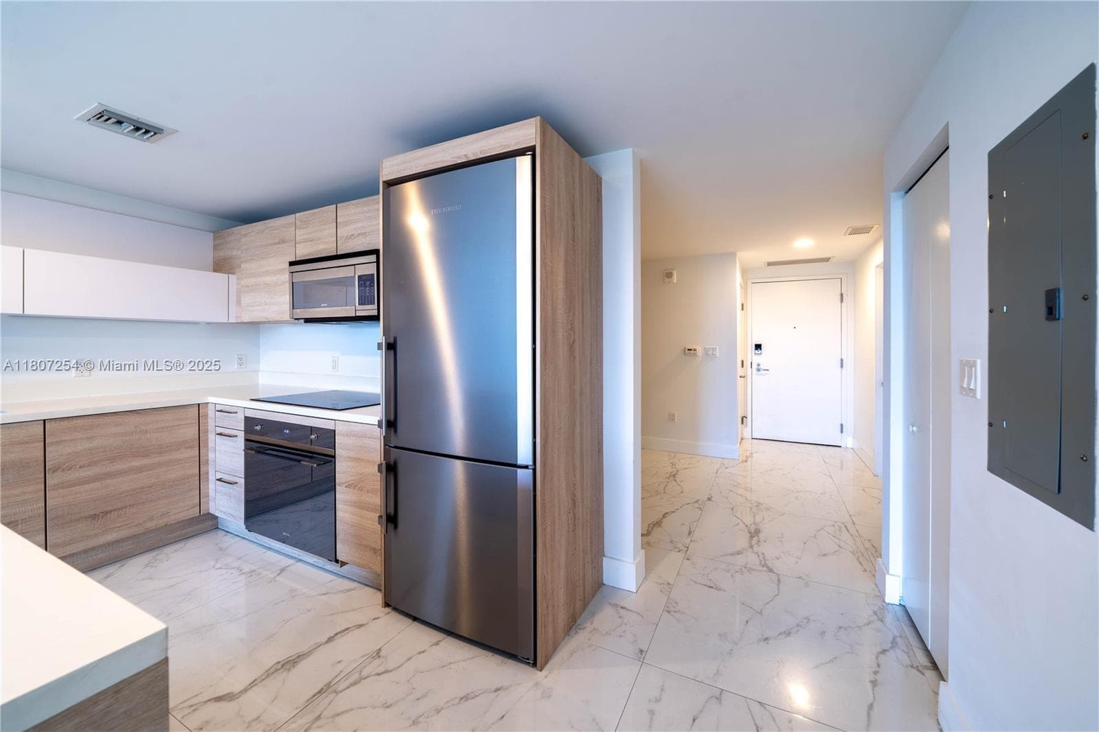 16385 Biscayne Blvd 417 photo 1