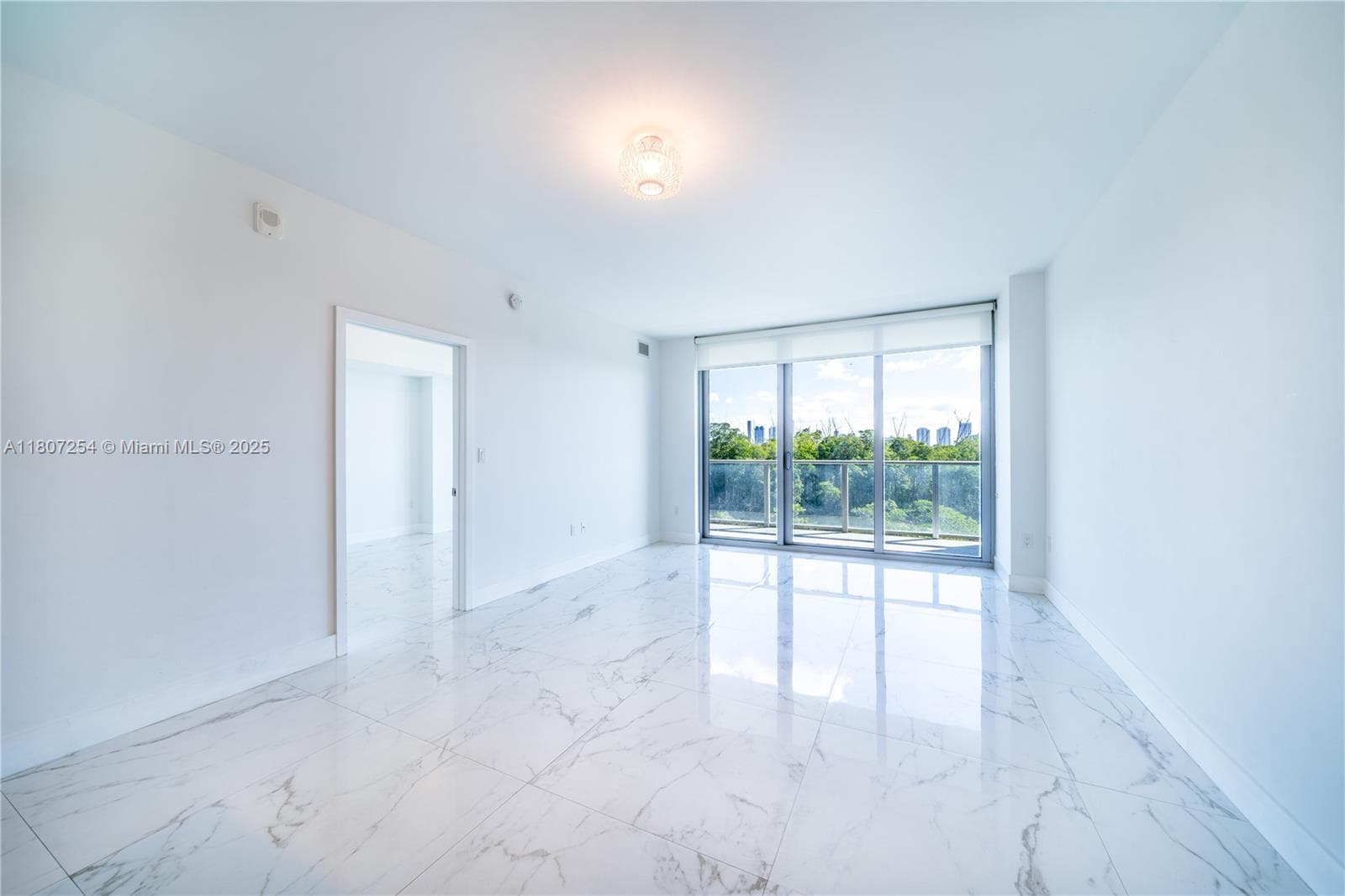 16385 Biscayne Blvd 417 photo 4