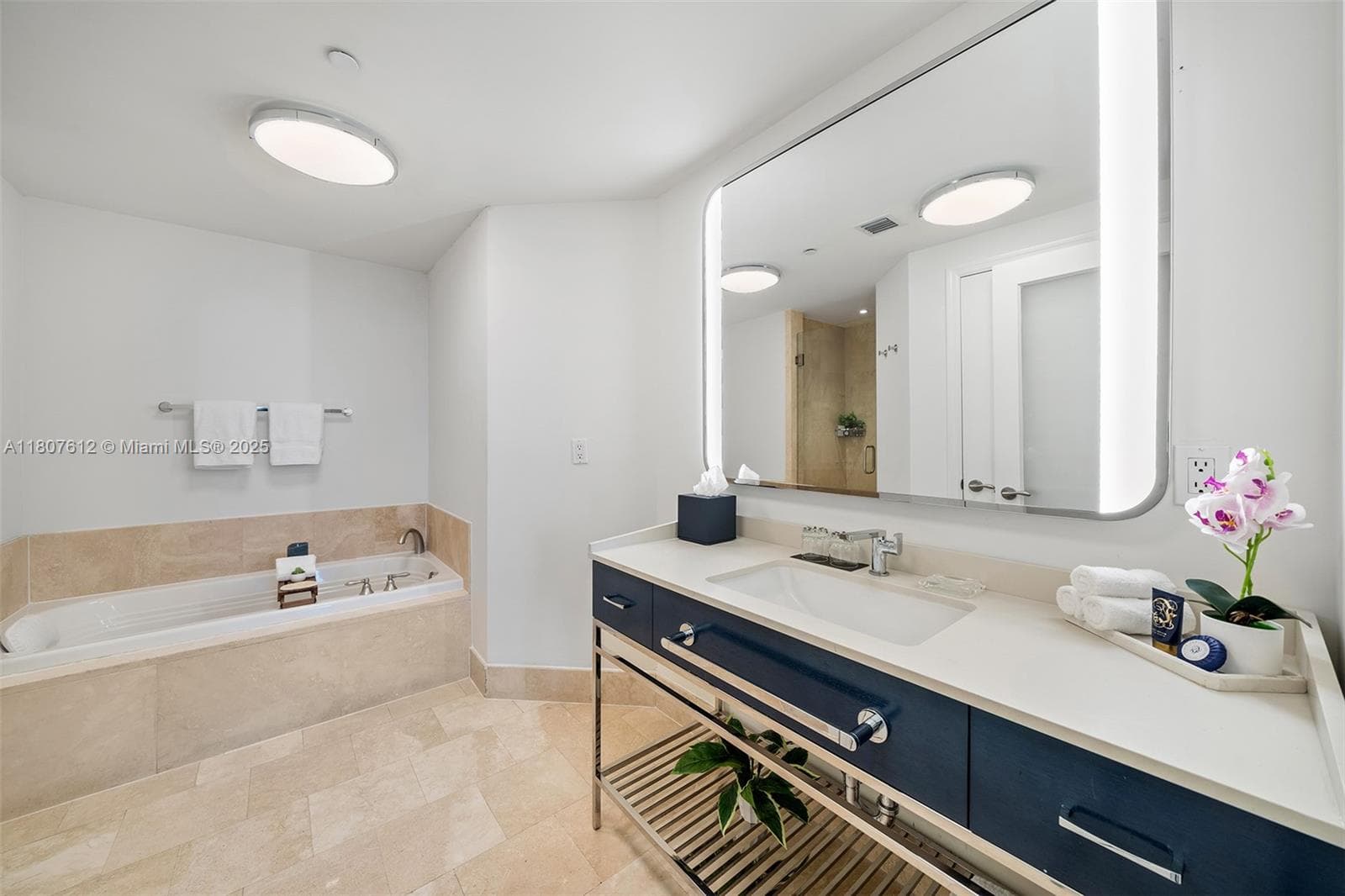 4401 Collins Ave 3505 photo 4