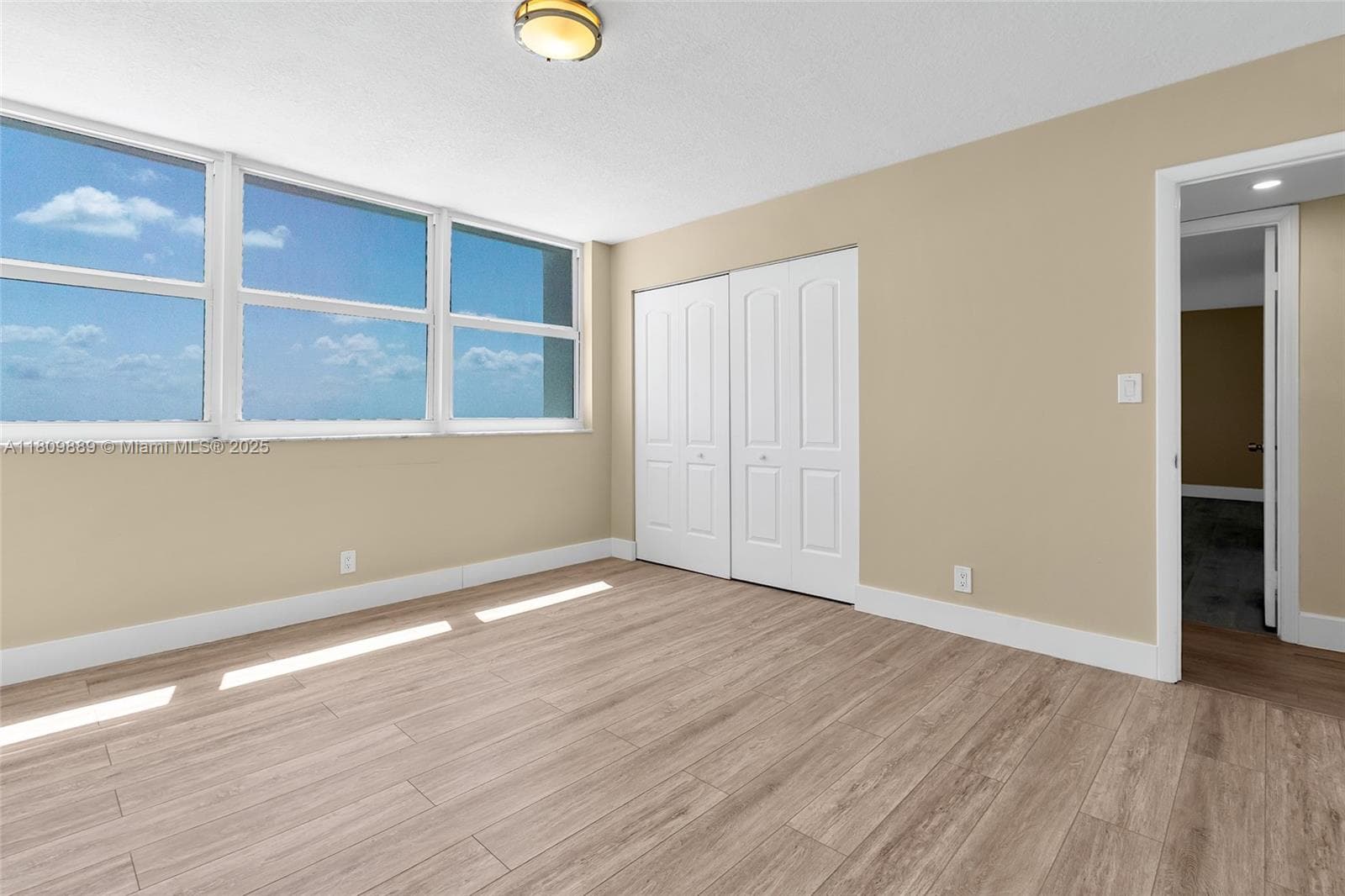 1904 S Ocean Dr 1004 photo 3
