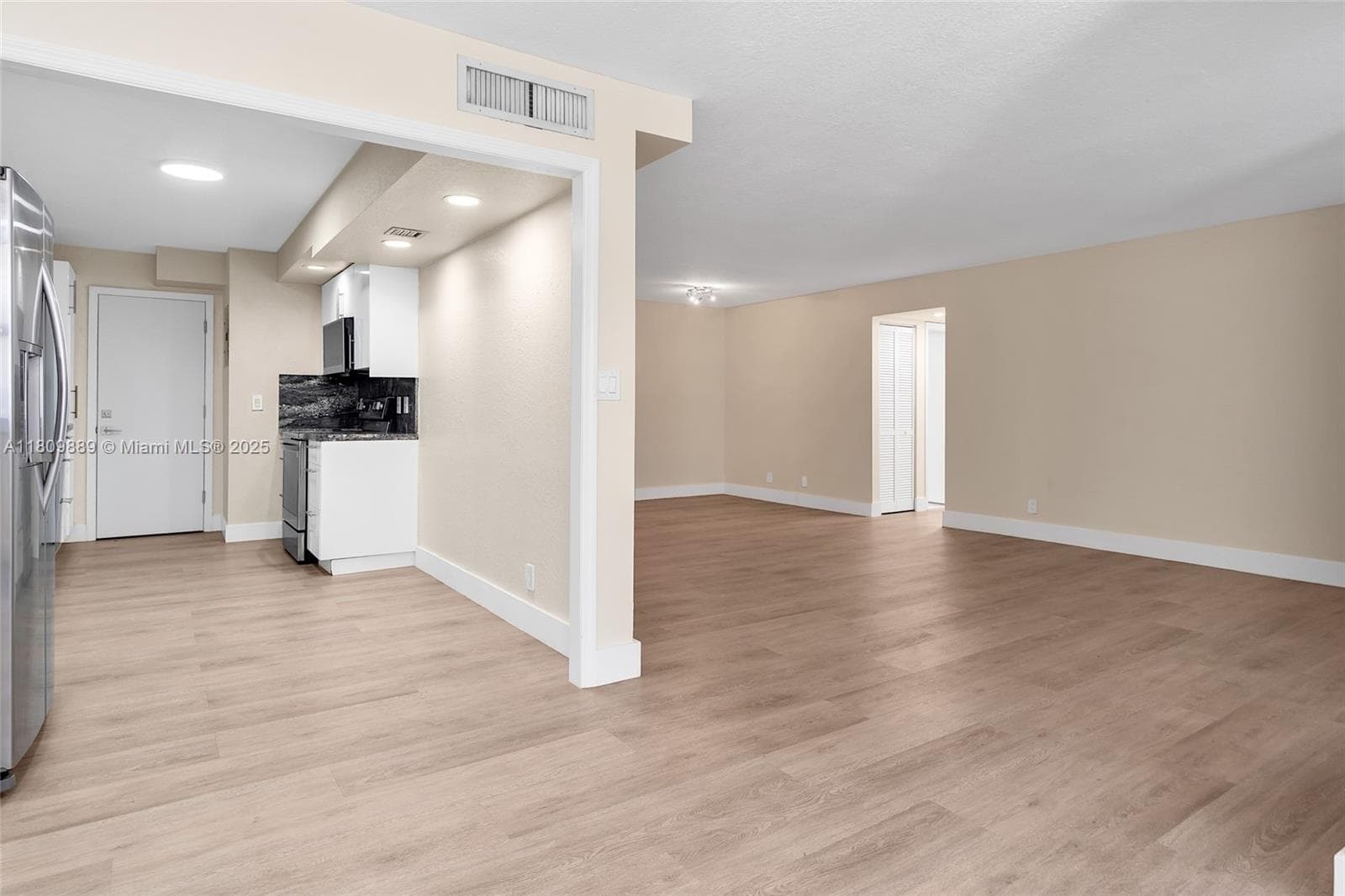 1904 S Ocean Dr 1004 photo 15