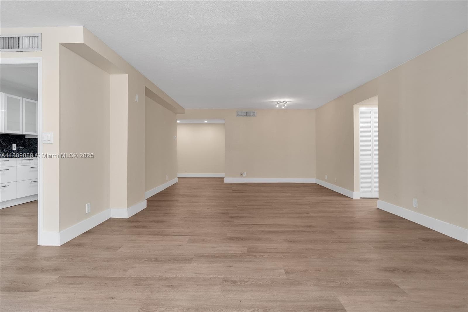 1904 S Ocean Dr 1004 photo 4