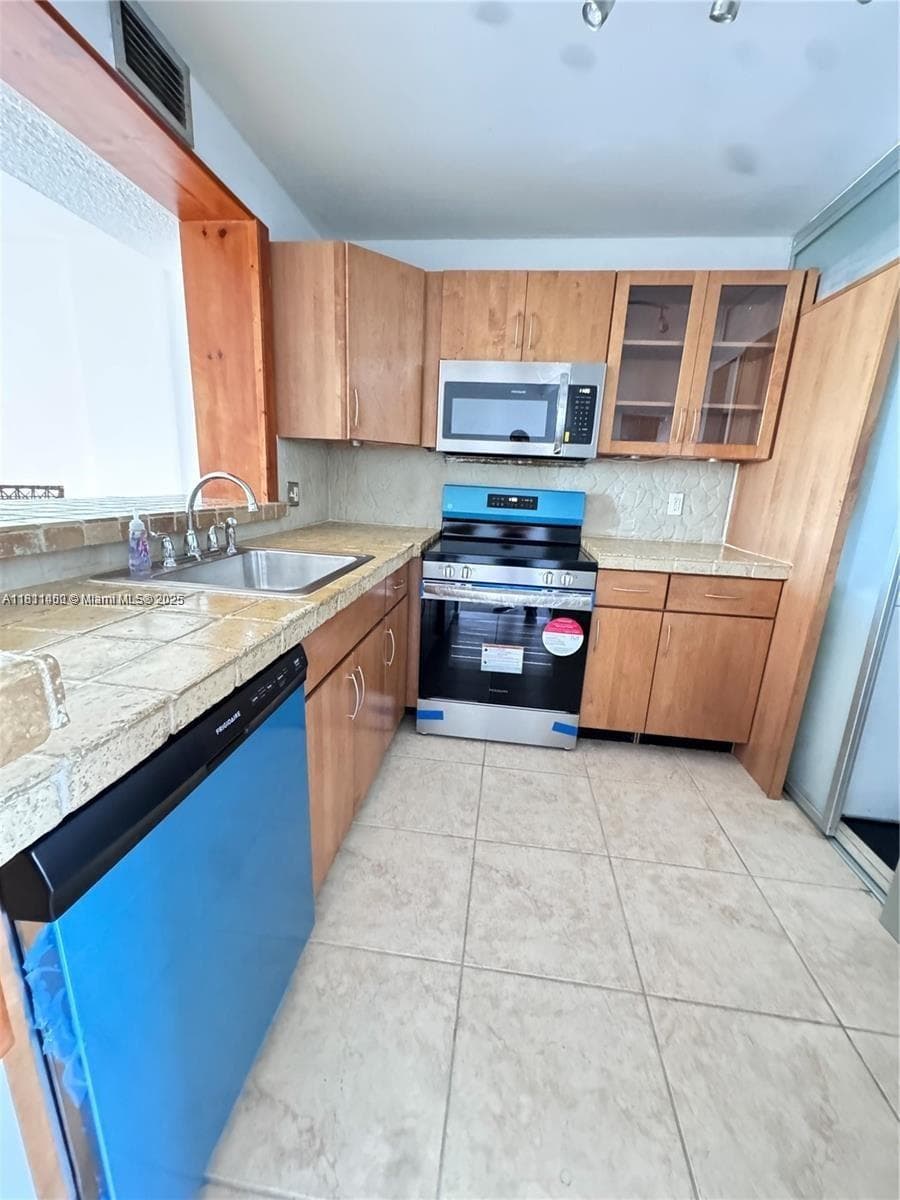3660 NE 166th St 603 photo 10