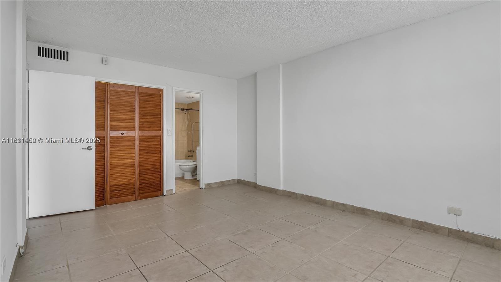 3660 NE 166th St 603 photo 4