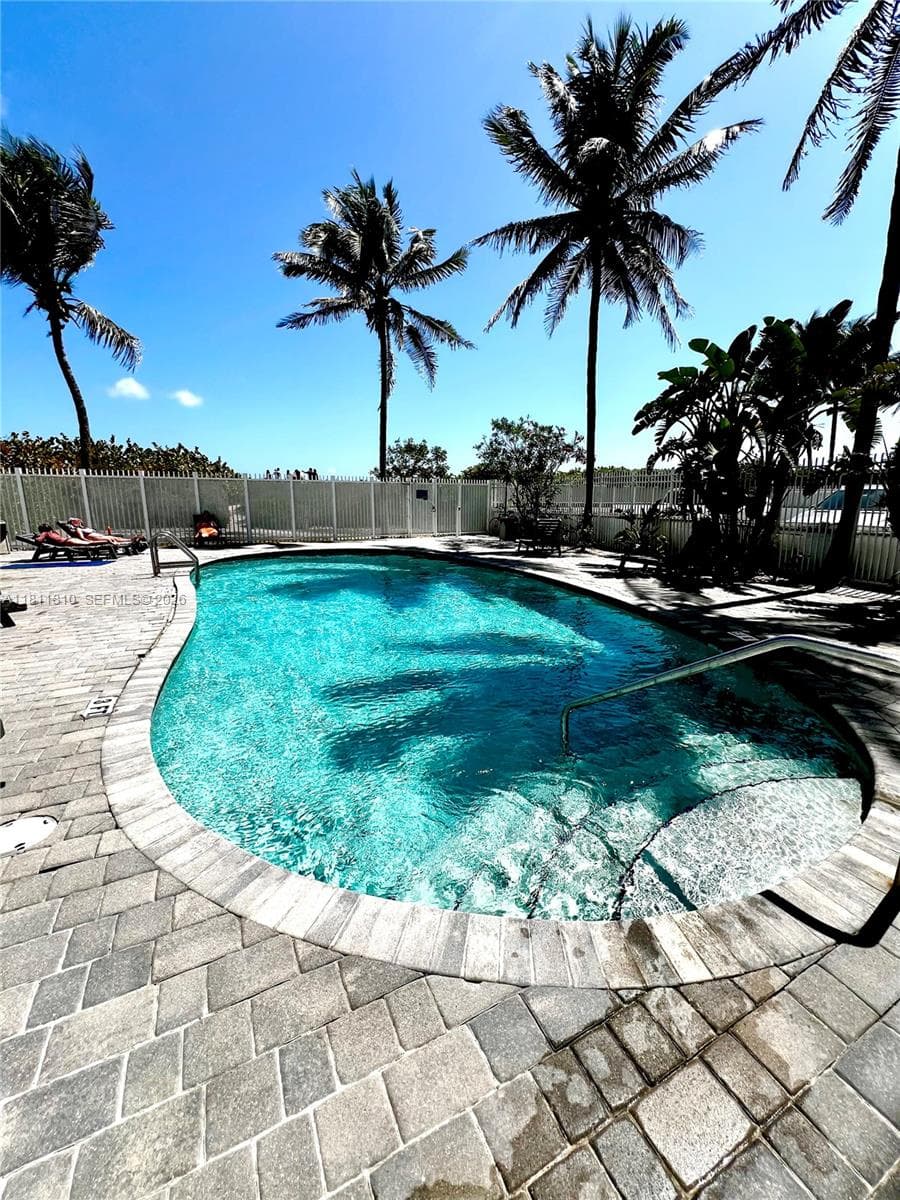335 Ocean Dr 114 photo 18
