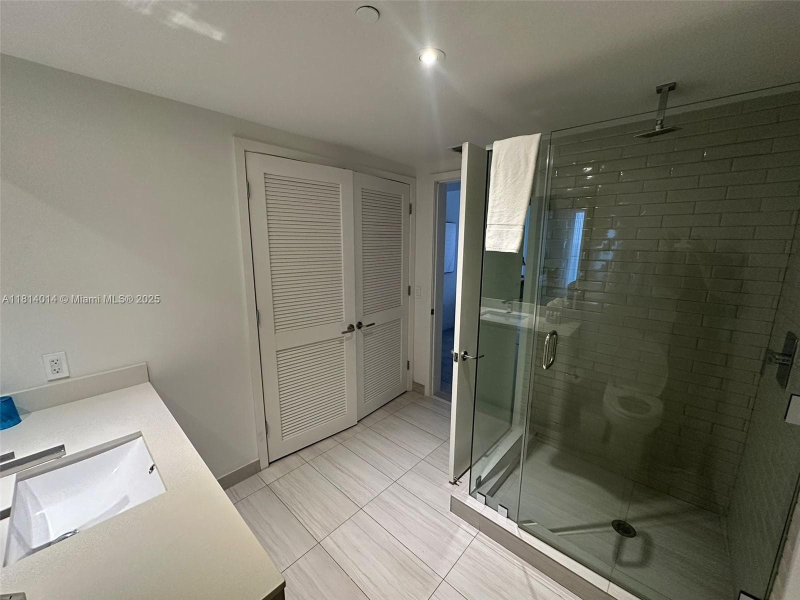 4010 S Ocean Dr R1707 photo 9