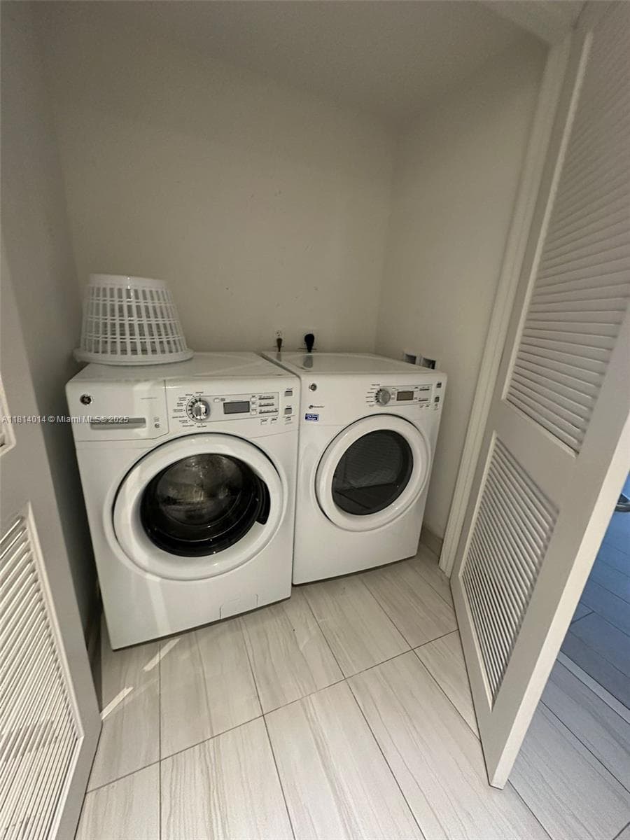 4010 S Ocean Dr R1707 photo 10