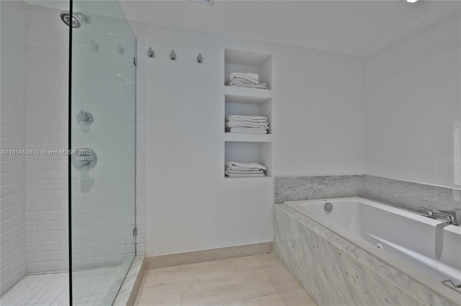 101 Crandon Blvd 480 photo 17