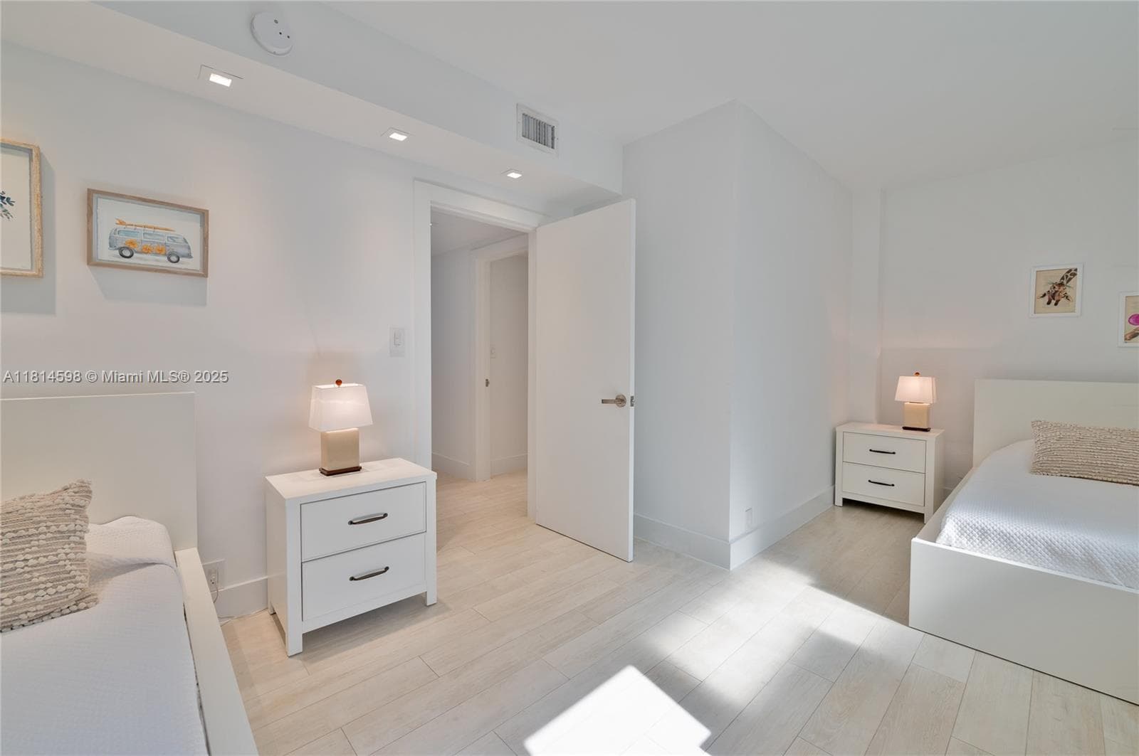 101 Crandon Blvd 480 photo 24