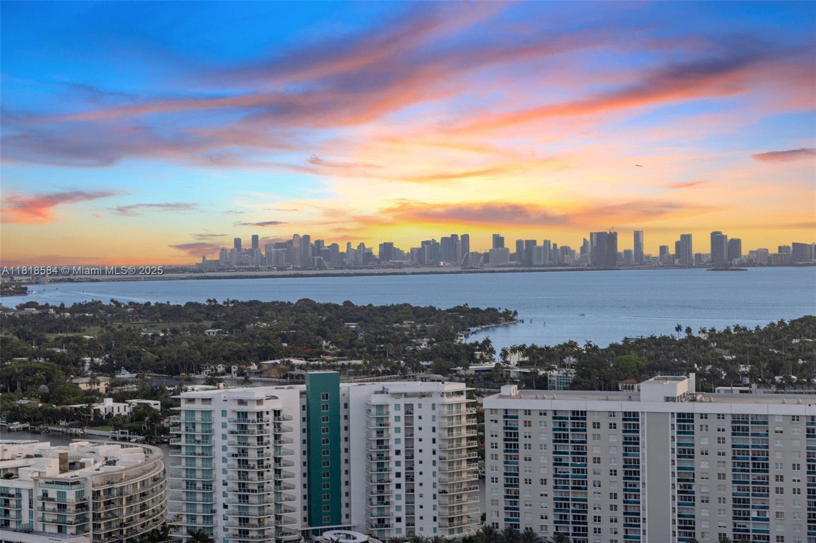 6899 Collins Ave 2707 photo 2