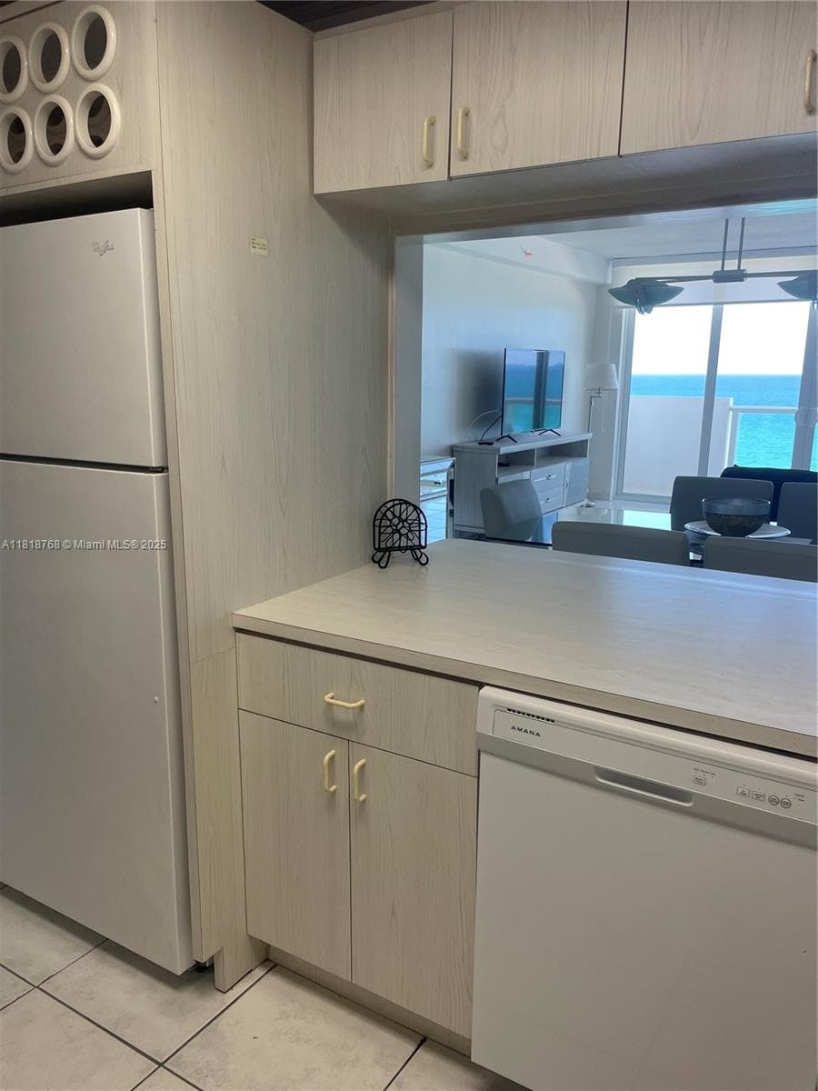 5601 Collins 1210 photo 10