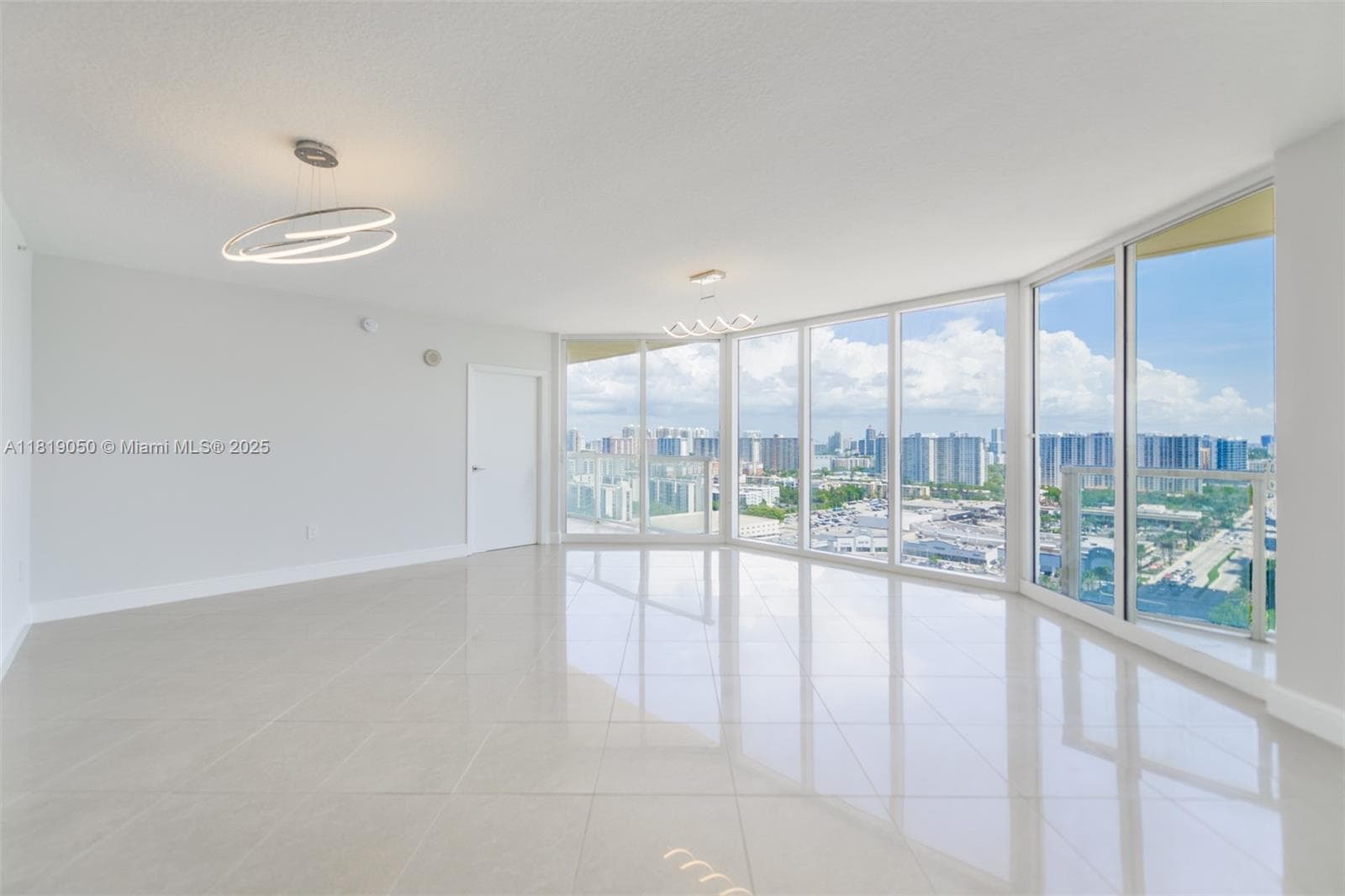 16699 Collins Ave 2107 photo 2