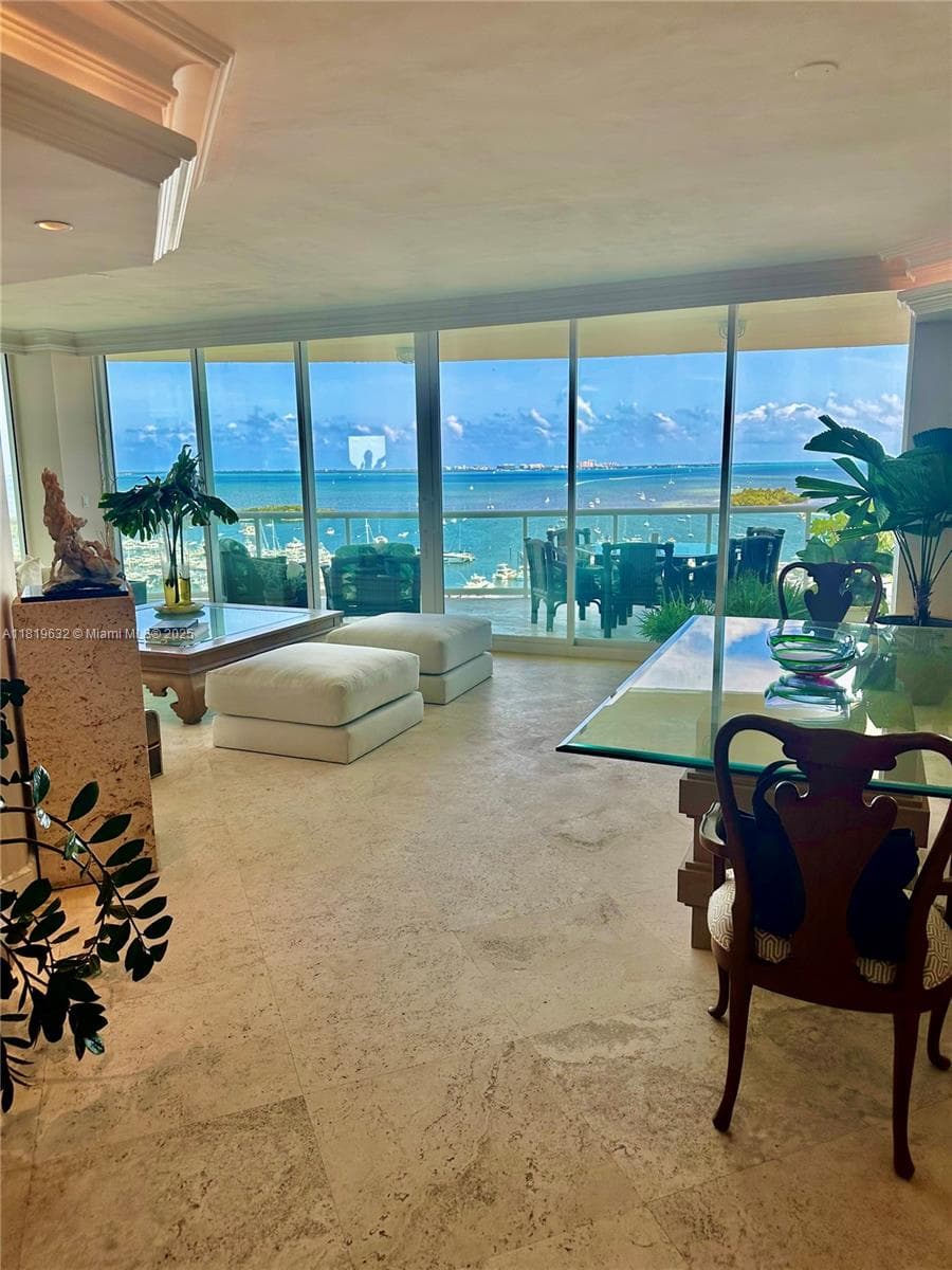 2645 S Bayshore Dr 1403 photo 2