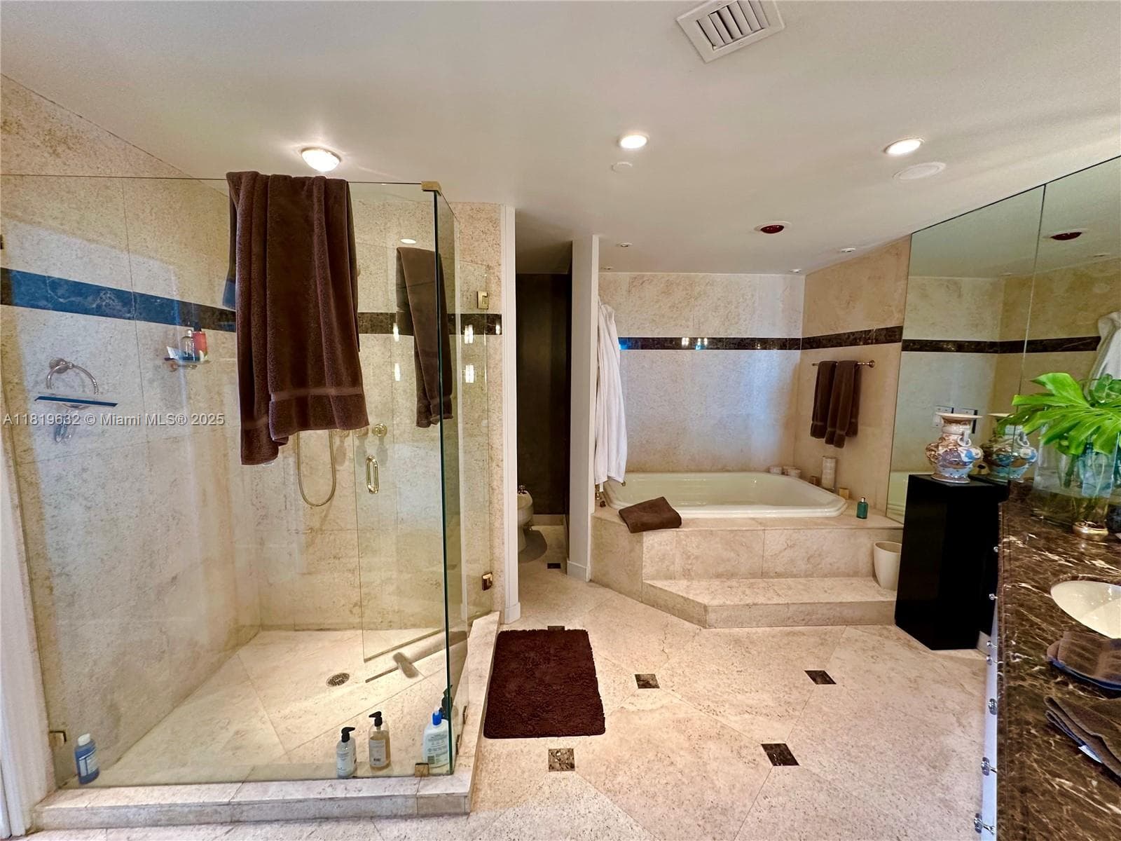 2645 S Bayshore Dr 1403 photo 20