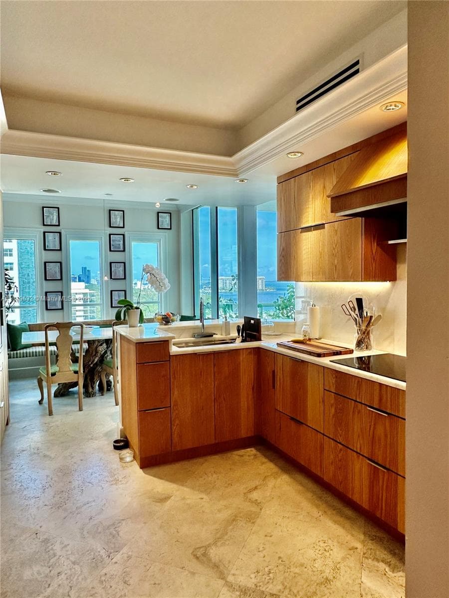 2645 S Bayshore Dr 1403 photo 14