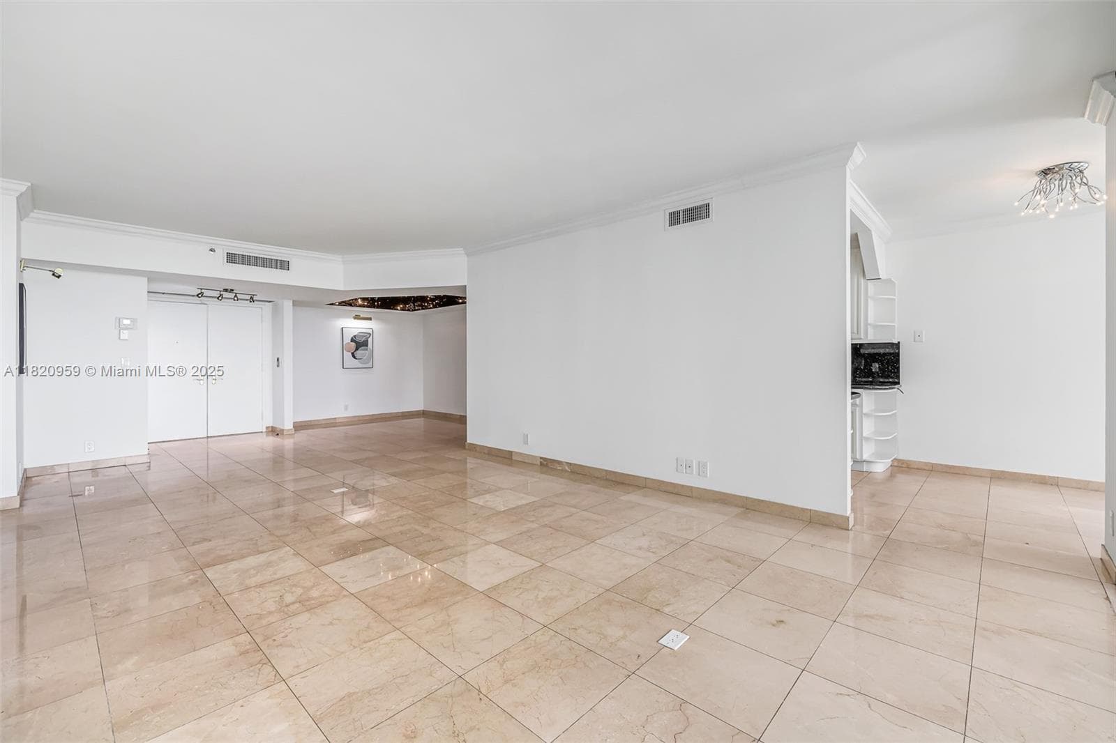 20281 E Country Club Dr 1412 photo 12
