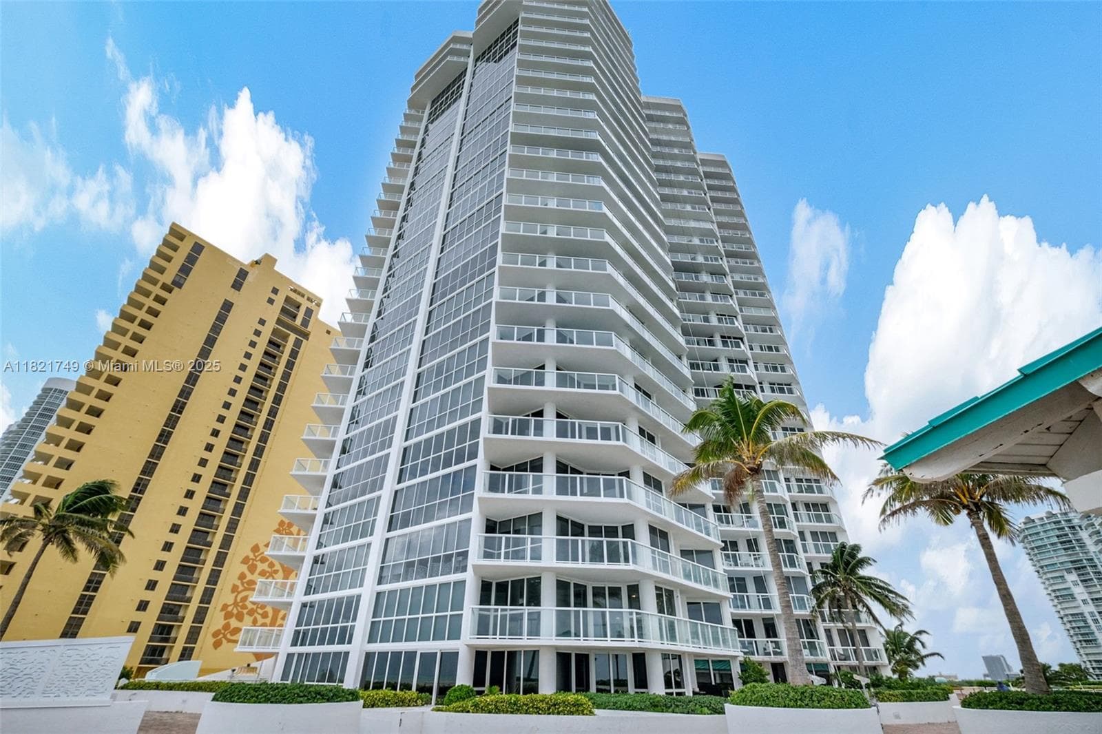 16425 Collins Ave 311 photo 2