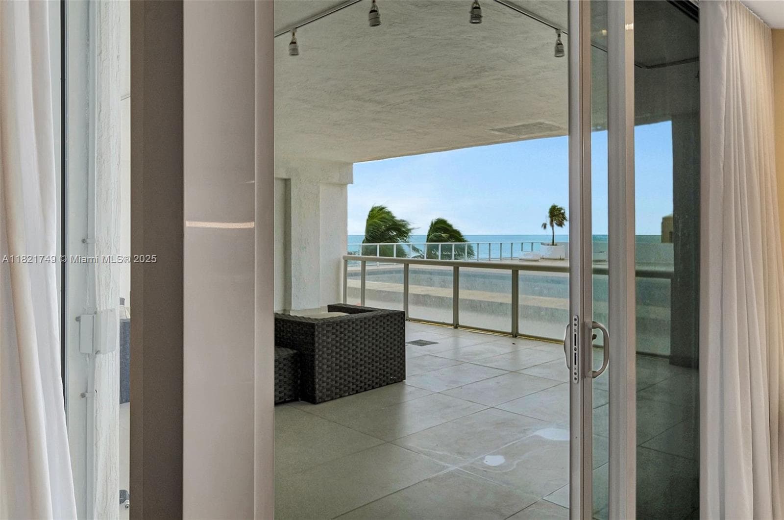 16425 Collins Ave 311 photo 16