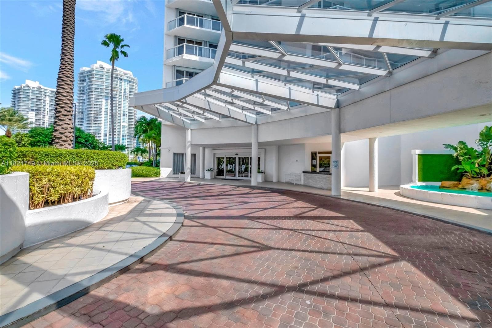 16425 Collins Ave 311 photo 3