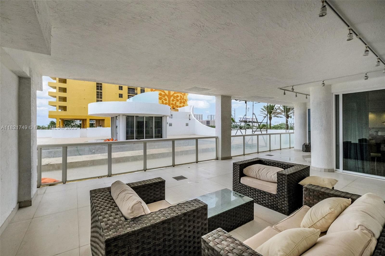 16425 Collins Ave 311 photo 19