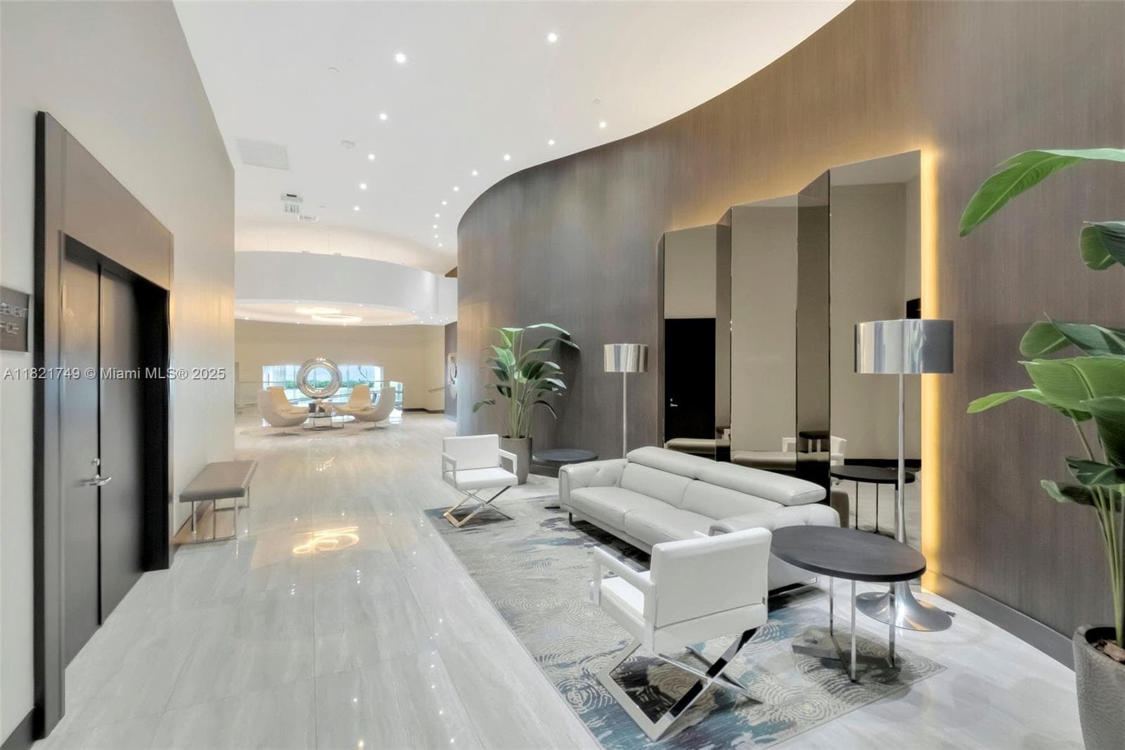 16425 Collins Ave 311 photo 4