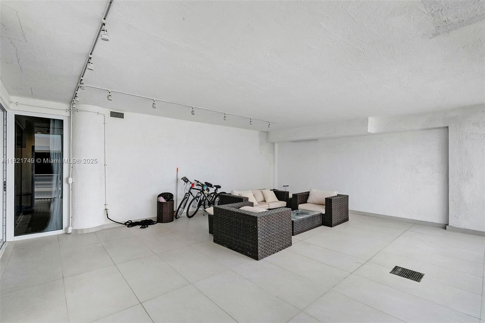 16425 Collins Ave 311 photo 21