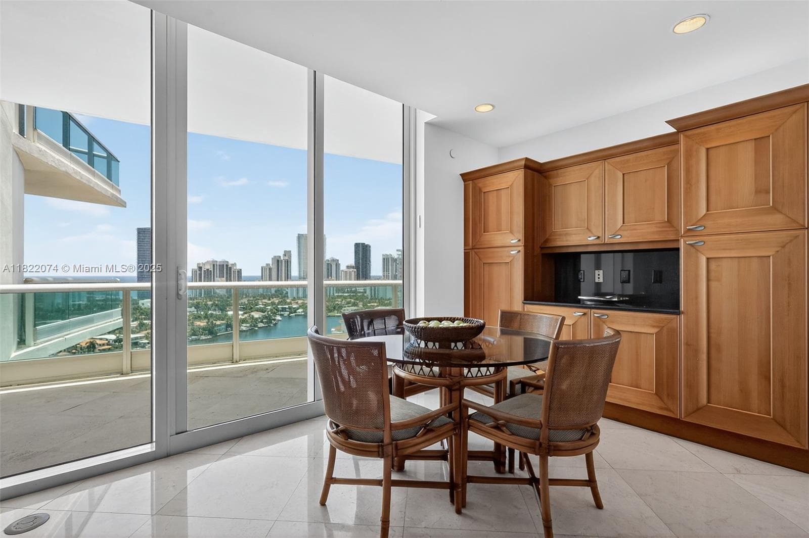 20155 NE 38th Ct 2201 photo 18