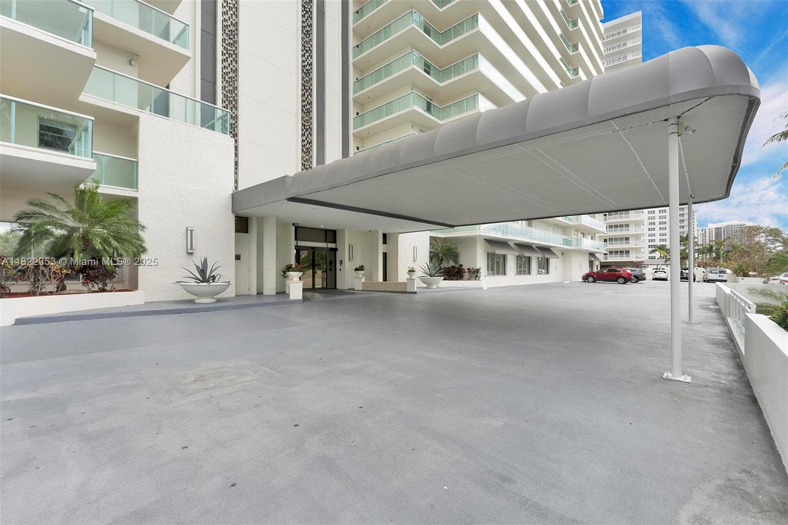 3900 Galt Ocean Dr 506 photo 2