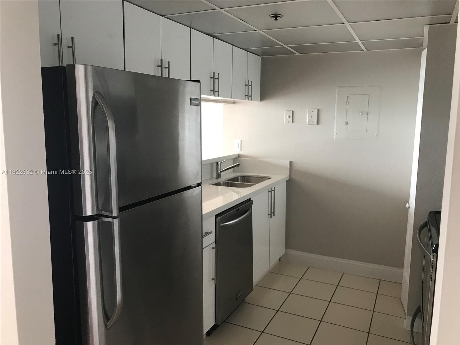 7601 E Treasure Dr 2114 photo 1