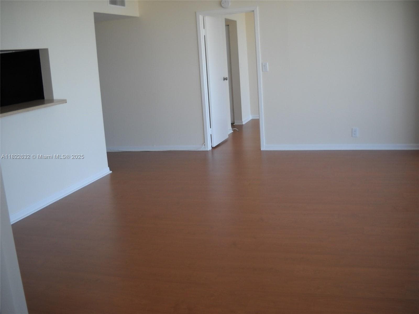 7601 E Treasure Dr 2114 photo 4