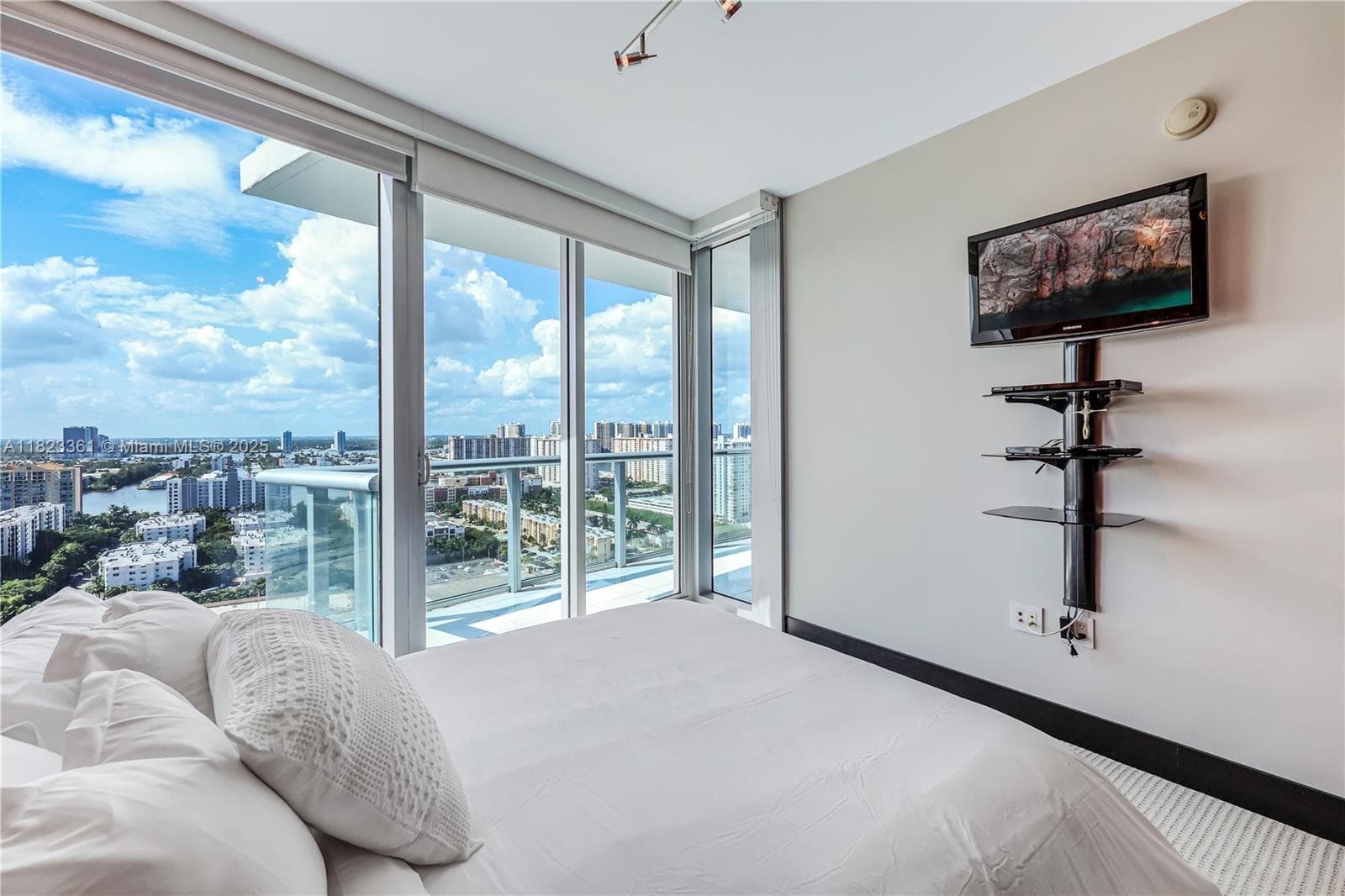 17001 Collins Ave 2508 photo 25