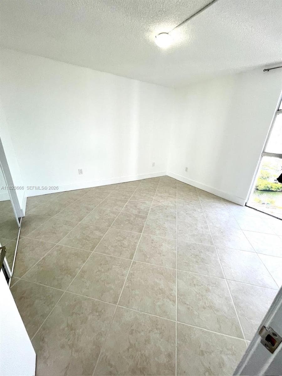 3731 N Country Club Dr 2023 photo 18