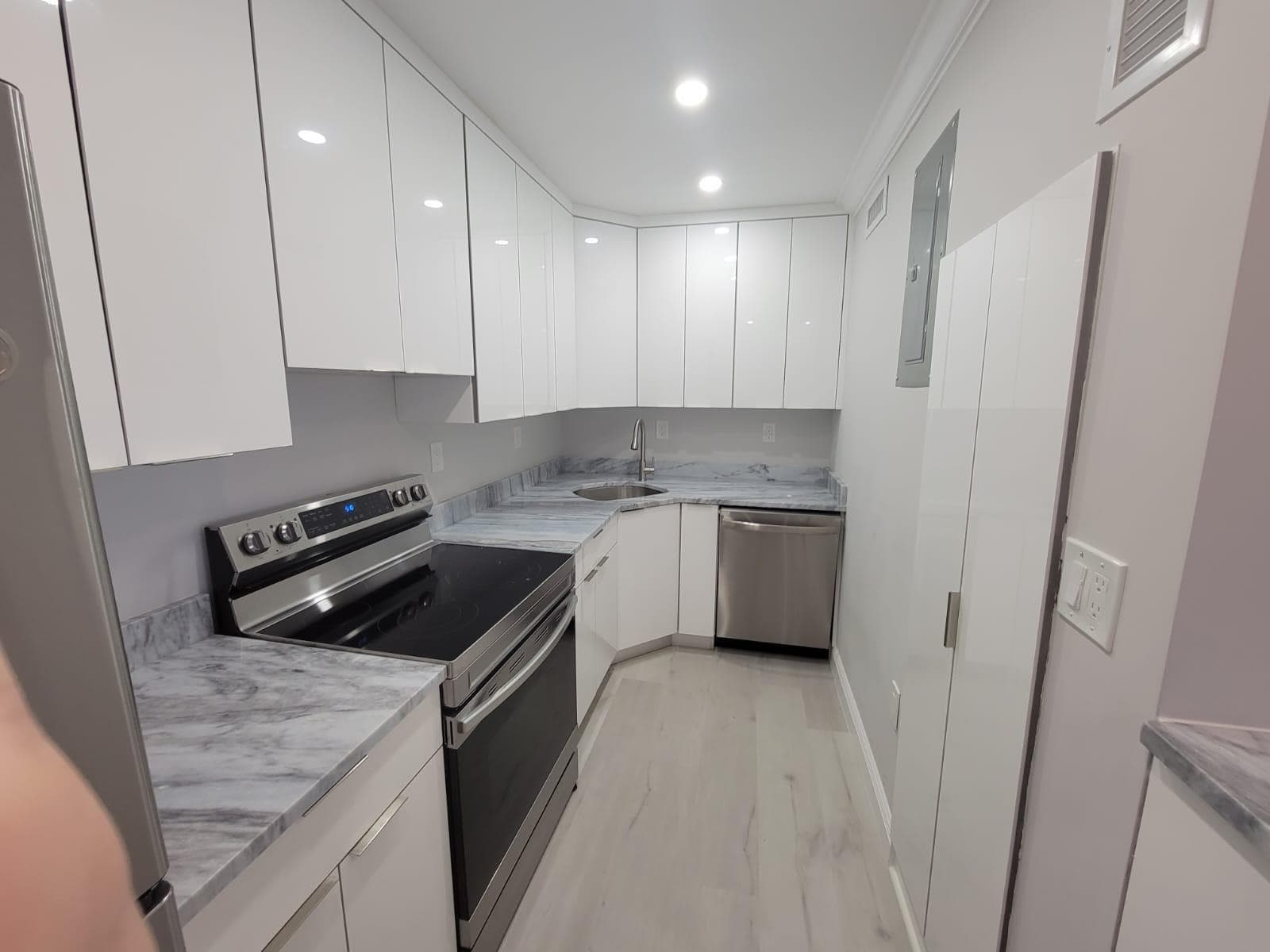 200 S Birch Road 1205 photo 5
