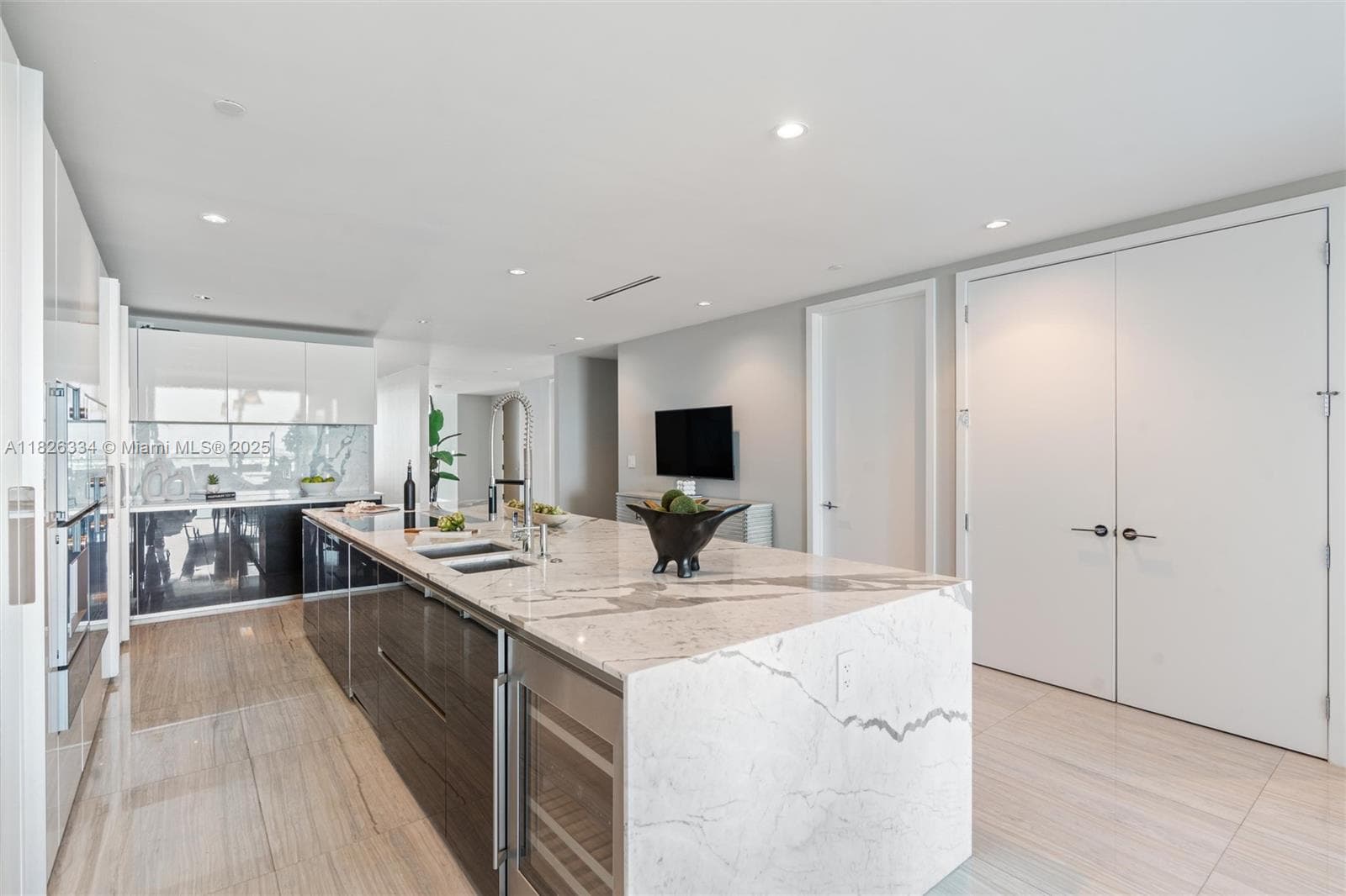 10203 Collins Ave 1603 photo 14