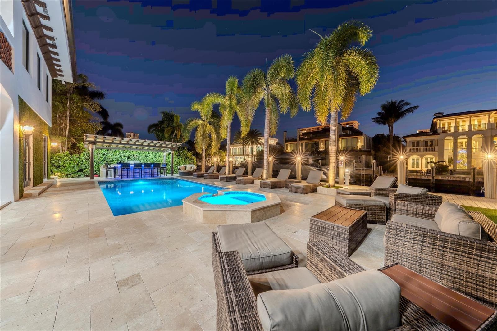 2430 Castilla Isle photo 10