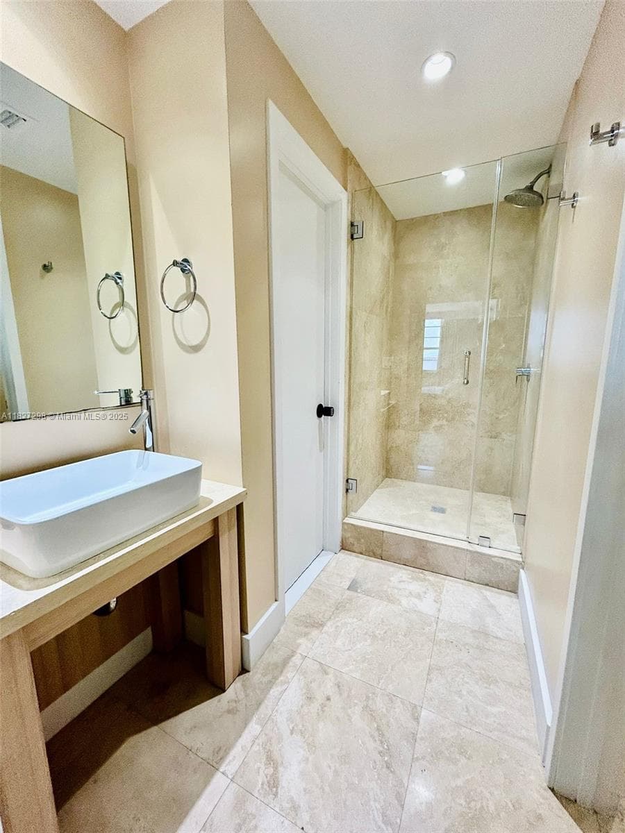 100 Lincoln Rd 1429 photo 12