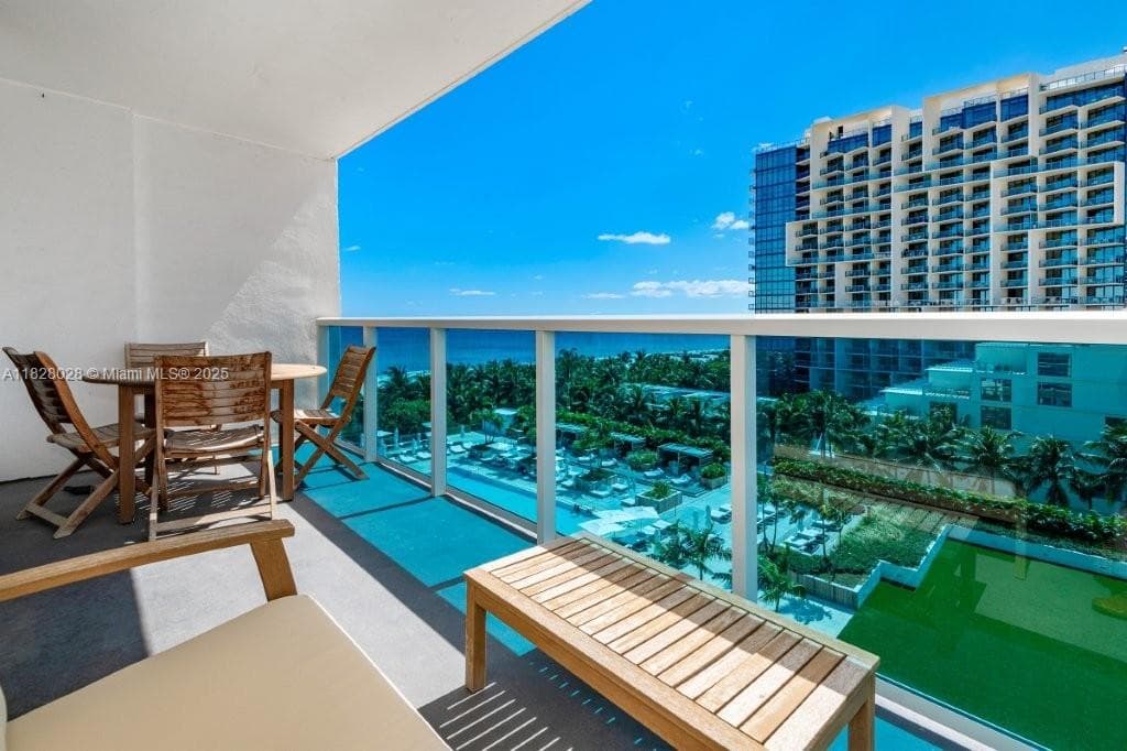 2301 Collins Ave 705 photo 2