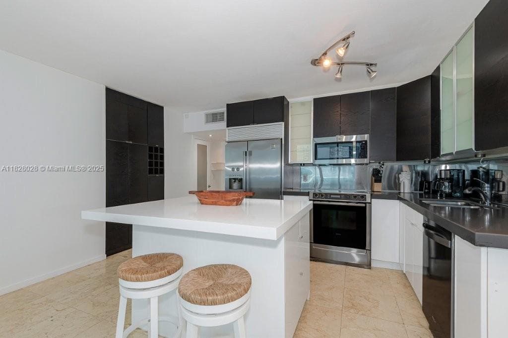 2301 Collins Ave 705 photo 9